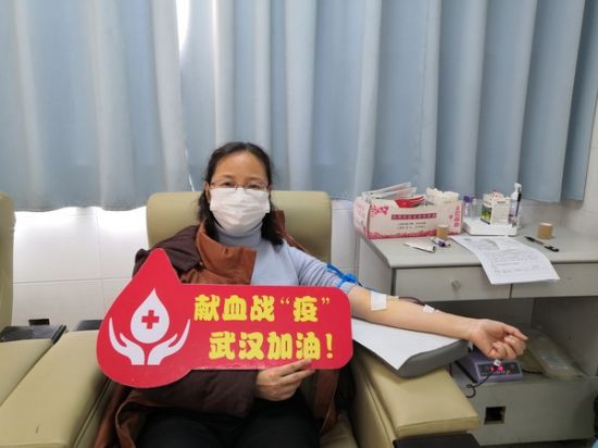 2月16日，南谯区农业农村局志愿者刘敬春在献血现场.jpg
