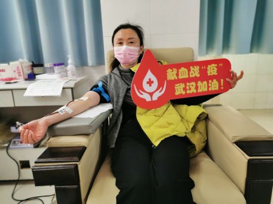 2月10日，区农业农村局志愿者卓建丽正在献血现场.JPG