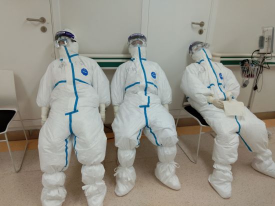 徐文静 滁州市第一人民医院呼吸内科护师和队友 武汉东西湖区人民医院