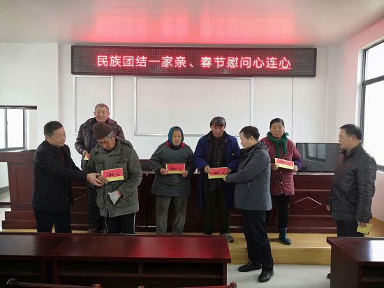 2020年1月22日全椒县大张回民村市委统战部开展“民族团结一家亲,春节慰问心连心”活动