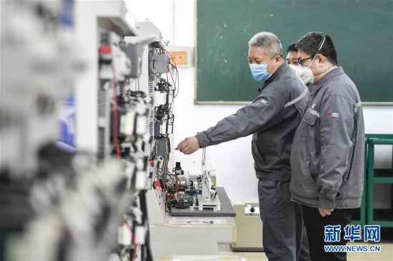 （在习近平新时代中国特色社会主义思想指引下&mdash;&mdash;新时代新作为新篇章&middot;习近平总书记关切事&middot;图文互动）（8）汗水的味道&mdash;&mdash;记录奋战在复工复产一线的劳动者