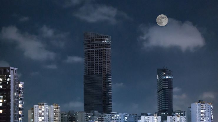 2020年最后一次“超级月亮”现身天宇