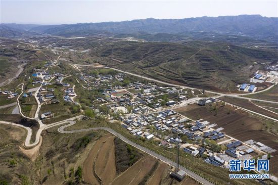 （新华全媒头条&middot;图文互动）（4）初夏，循着总书记的脚步探访产业扶贫新事