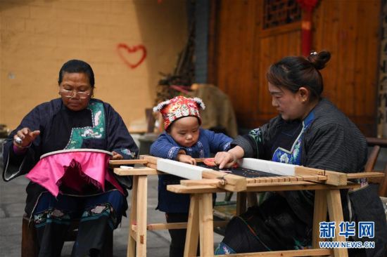（新华全媒头条&middot;图文互动）（7）初夏，循着总书记的脚步探访产业扶贫新事