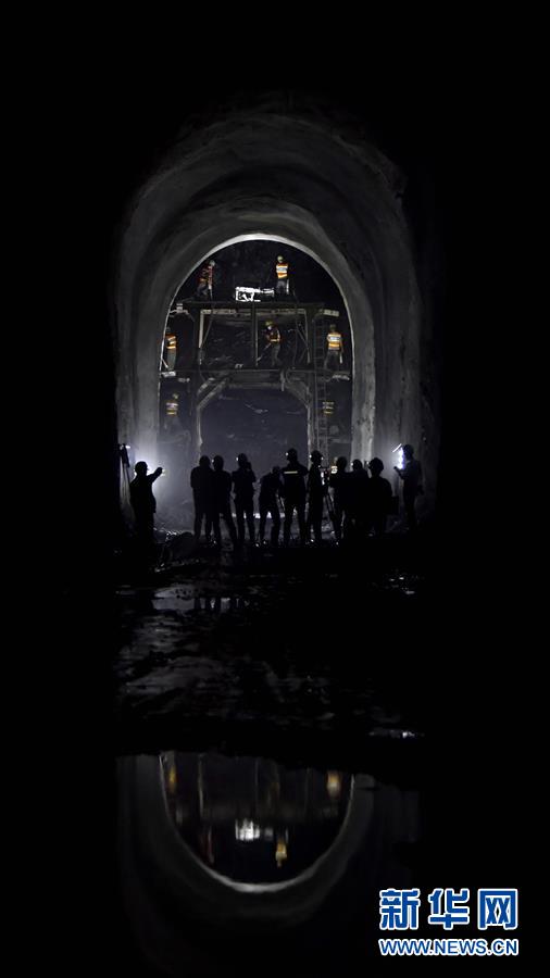 （在习近平新时代中国特色社会主义思想指引下&mdash;&mdash;新时代新作为新篇章&middot;习近平总书记关切事&middot;图文互动）（7）新机遇、新引擎&mdash;&mdash;重大工程重大项目建设新动向观察