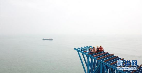 （在习近平新时代中国特色社会主义思想指引下&mdash;&mdash;新时代新作为新篇章&middot;习近平总书记关切事&middot;图文互动）（2）新机遇、新引擎&mdash;&mdash;重大工程重大项目建设新动向观察