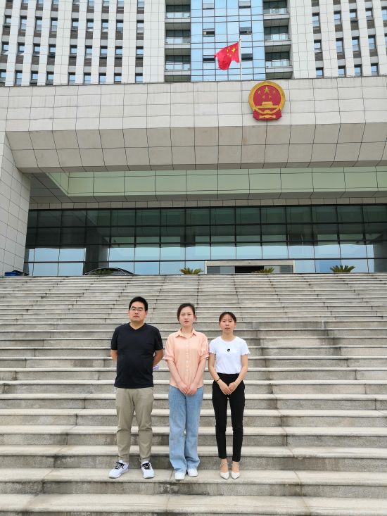 臧龙、孙陈香、肖燕合影