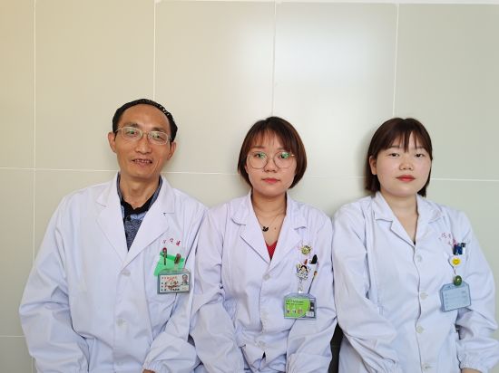 克修尧（左）、余静（中）、陈茜（右）合照