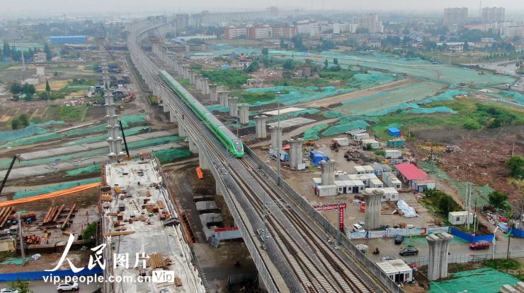 通沪铁路首跑“绿巨人”版复兴号动车组