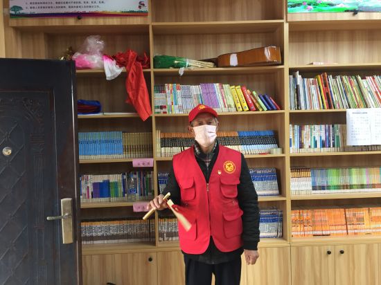 王光忠为抗击疫情录制自创的快板