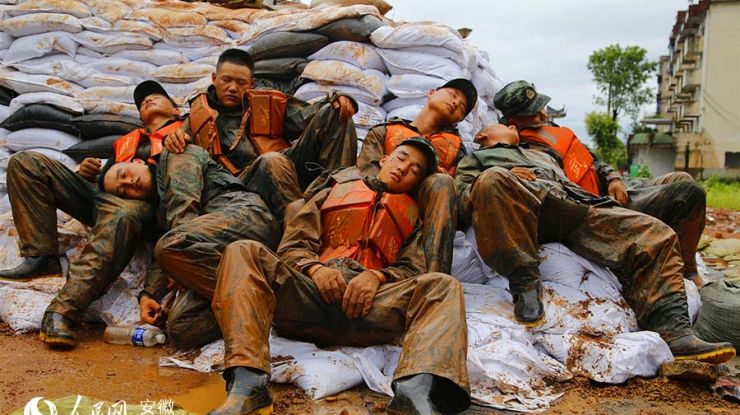 小声点，让他们多睡会吧