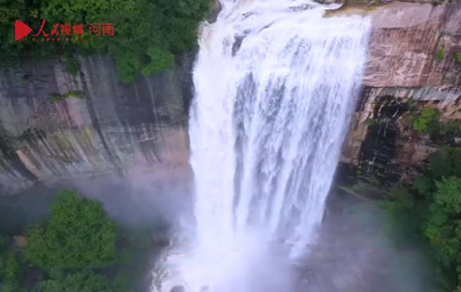 超震撼！汛期中的白云山九龙瀑布蔚为壮观