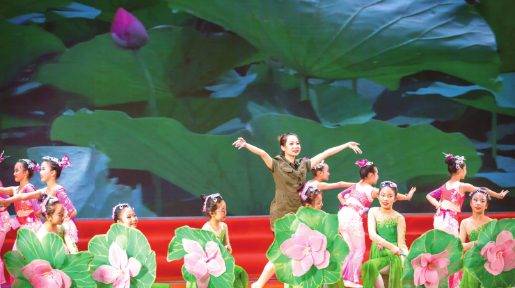 军民共奏和谐曲