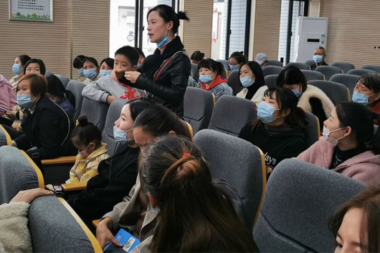 家长们主动提问