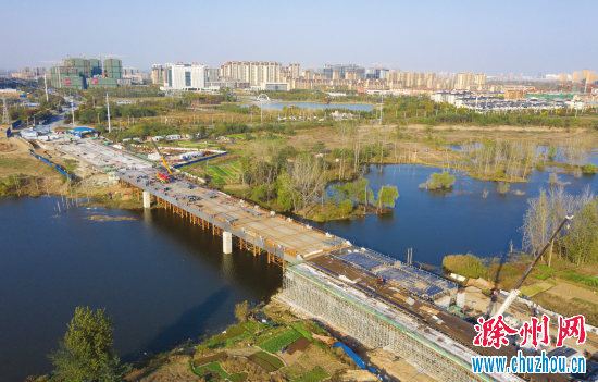 滁州:紫薇路跨清流河桥主体合龙