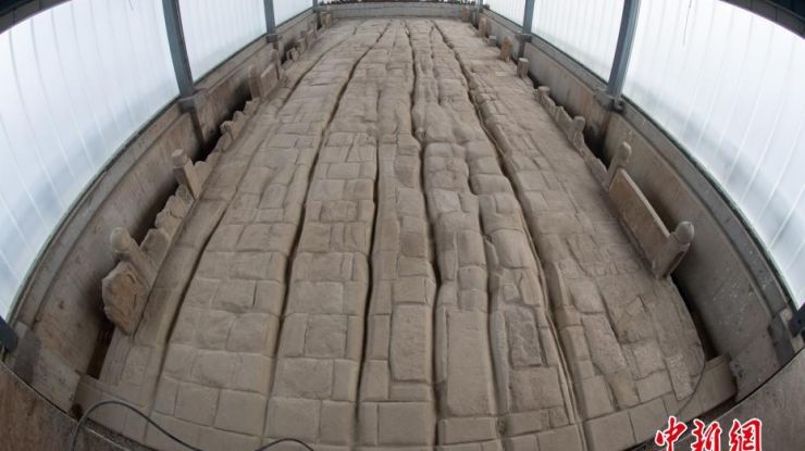 太原现代高架桥下的古代石拱桥