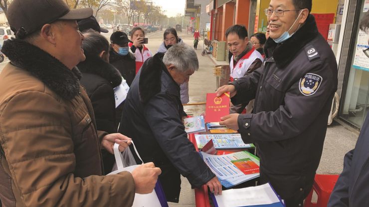 弘扬宪法精神 推进依法治市