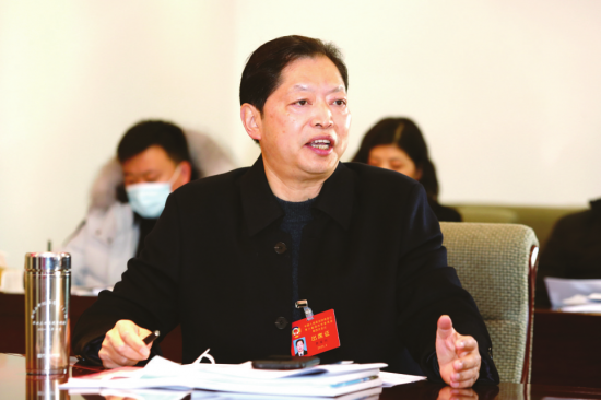 袁家明委员在审议政协工作报告