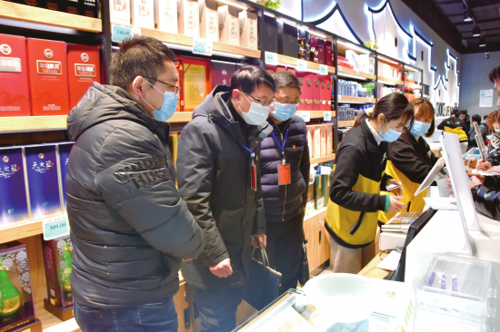 定远:疫情防控纪委在行动