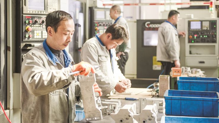 开足马力赶生产