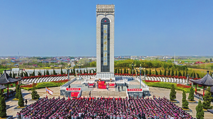 缅怀先烈 致敬英雄