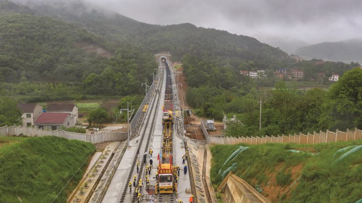 安九高铁湖北段与安徽段完成接轨
