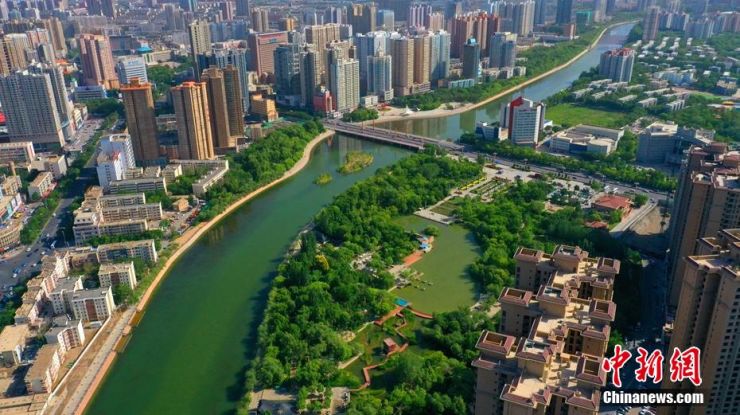 鸟瞰新疆库尔勒市旖旎风光