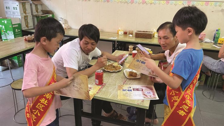 开展志愿服务 倡导餐桌文明