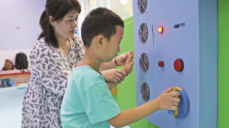 托起残疾儿童康复梦