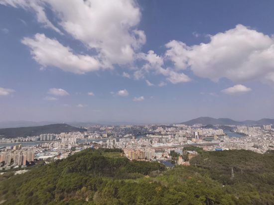 韶关市区远眺。 韶关日报记者张 伟摄