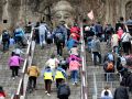 河南景区免门票首日 洛阳龙门石窟游人如织