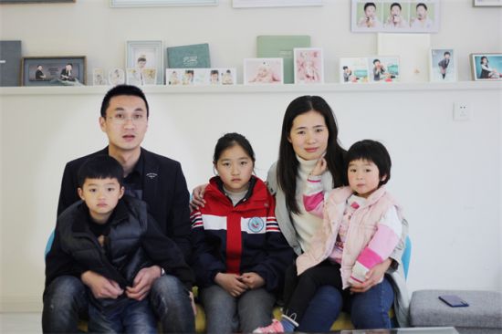 1633741022899085742.jpg 全家福.jpg