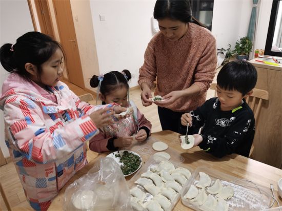 1633741041964007197.jpg 一起包饺子.jpg