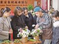 巧手学插花 共庆“三八”节