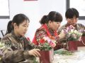 巧手学插花 共庆“三八”节