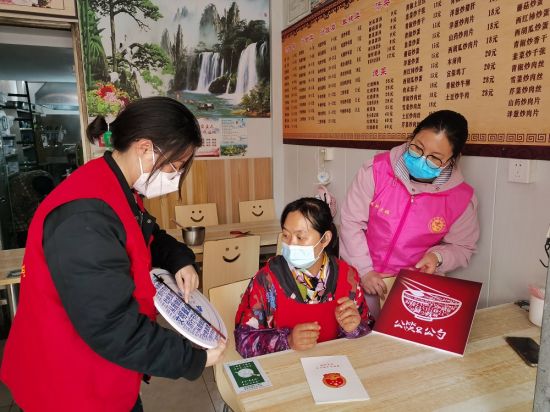 2022年4月14日滁州市民政局联合鼓楼社区新时代文明实践站开展文明健康绿色环保主题系列活动(光盘行动、厉行节约) (2)