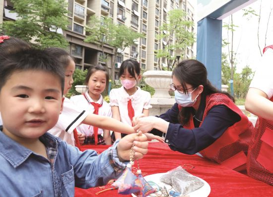 2d442c5b-9515-47a4-8215-eaa1178483a9