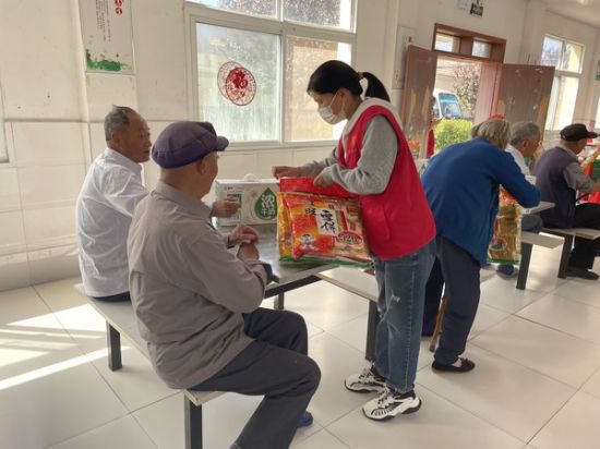 9月29日 南谯区在皇甫养老中心开展“我们的节日•重阳”志愿服务活动1.JPG