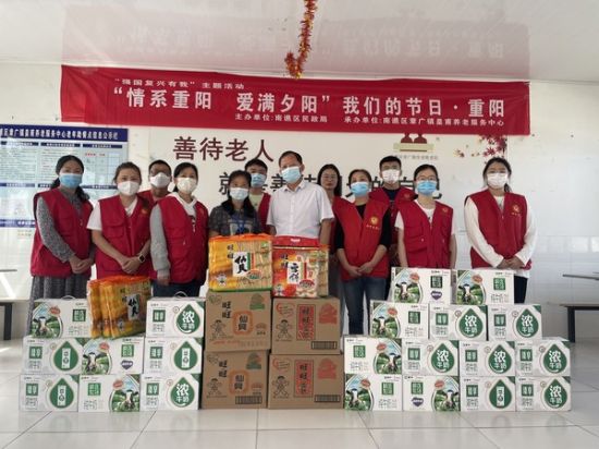 9月29日 南谯区在皇甫养老中心开展“我们的节日•重阳”志愿服务活动.JPG