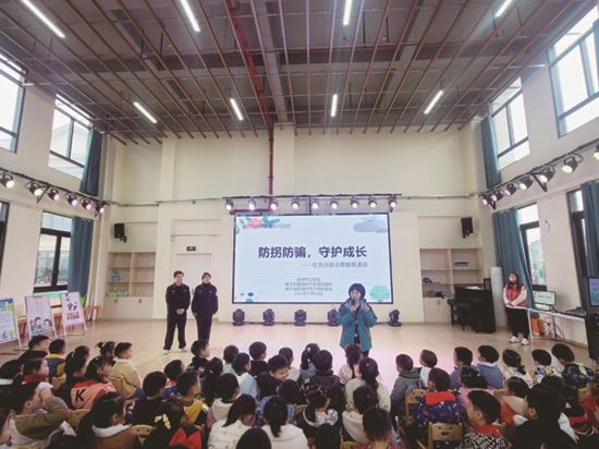 7ad5cc62-ae7e-418b-8036-22d22cd25803