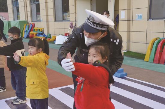 64eec030-2878-48b3-9f61-21e5a7ae9694