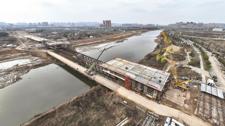 重点工程施工忙