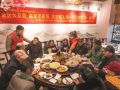 除夕团圆饭 情暖特困户
