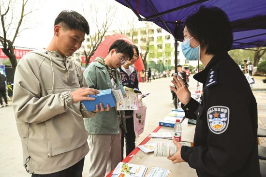 e6650121-9cd8-4a2d-886d-887b368527cf