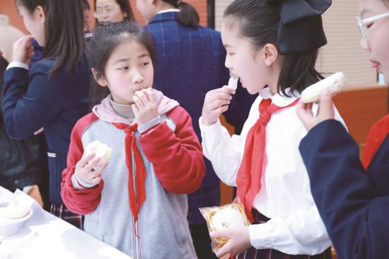 f5b7fe41-e064-440f-970d-8841e52adf12