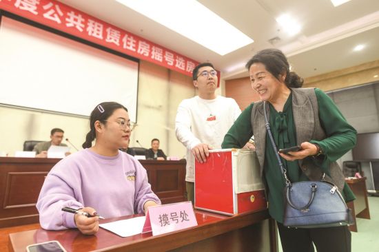 f2e3b93c-f0fd-4dc7-8333-4f0f76d4c4d8