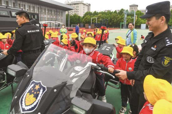 32e37a64-33b1-4b3d-8f63-4cc8eaa32a63