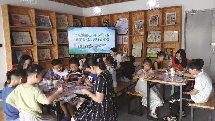 “清”风徐来“廉”花开