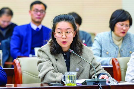 严慧委员在审议政协工作报告