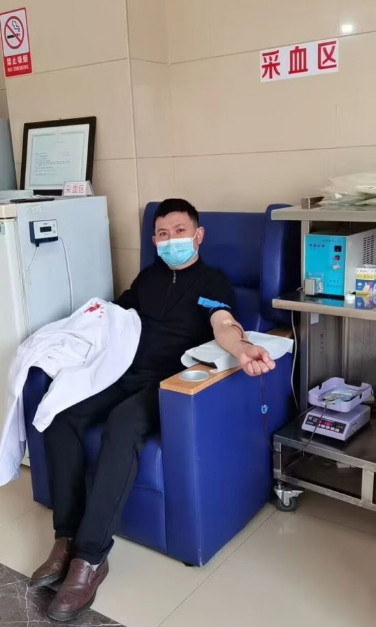 刘兴刚参加无偿献血